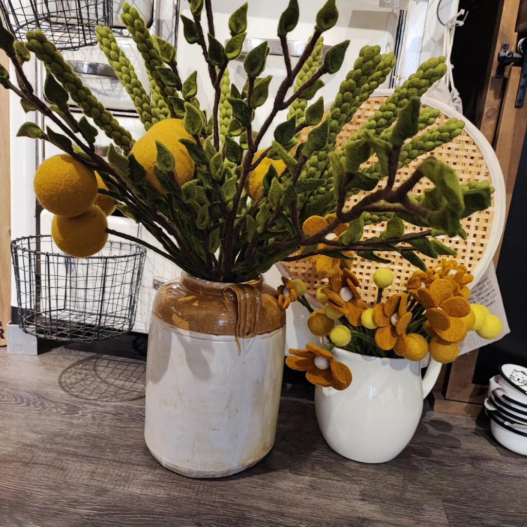 Gelber Blumenstrauß aus Filz