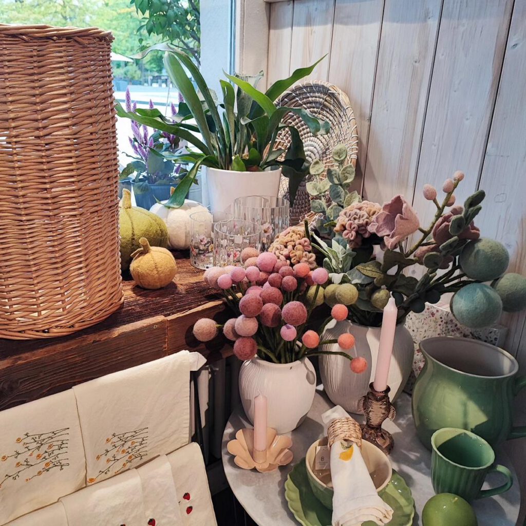 Filzblumen in einer Vase